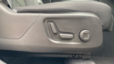 Volvo XC40 2.0 B4P Ultimate Dark 5dr Auto Petrol Estate